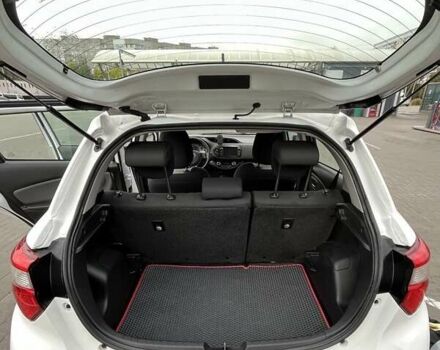 Білий Тойота Яріс, об'ємом двигуна 1.5 л та пробігом 130 тис. км за 16900 $, фото 15 на Automoto.ua