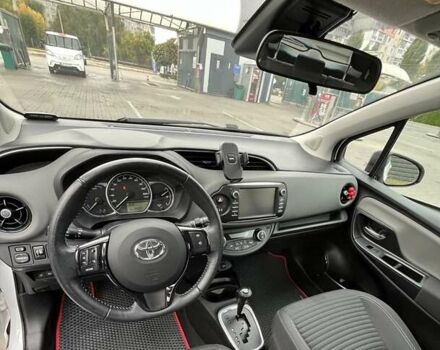 Білий Тойота Яріс, об'ємом двигуна 1.5 л та пробігом 130 тис. км за 16900 $, фото 13 на Automoto.ua