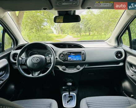 Тойота Яріс 2020 у Ромнах на Automoto.ua Білий Тойота Яріс, об'ємом двигуна 1.5 л та пробігом 37 тис. км за 15500 $, фото 8 на Automoto.ua