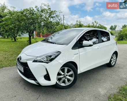 Тойота Яріс 2020 у Ромнах на Automoto.ua Білий Тойота Яріс, об'ємом двигуна 1.5 л та пробігом 37 тис. км за 15500 $, фото 1 на Automoto.ua