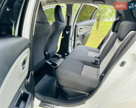 Тойота Яріс 2020 у Ромнах на Automoto.ua Білий Тойота Яріс, об'ємом двигуна 1.5 л та пробігом 37 тис. км за 15500 $, фото 13 на Automoto.ua