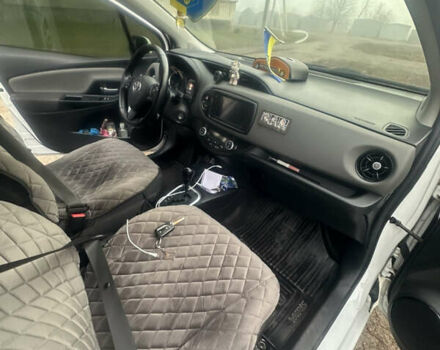 Белый Тойота Ярис, объемом двигателя 1.49 л и пробегом 72 тыс. км за 16000 $, фото 3 на Automoto.ua