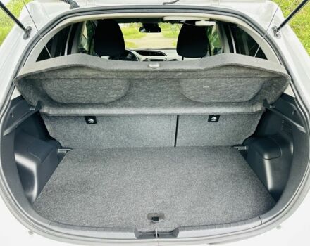 Белый Тойота Ярис, объемом двигателя 1.5 л и пробегом 37 тыс. км за 14900 $, фото 15 на Automoto.ua