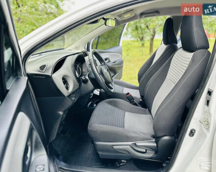 Тойота Яріс 2020 у Ромнах на Automoto.ua Білий Тойота Яріс, об'ємом двигуна 1.5 л та пробігом 37 тис. км за 15500 $, фото 10 на Automoto.ua