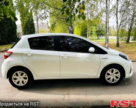 Тойота Яріс 2020 у Лохвице на Automoto.ua Білий Тойота Яріс, об'ємом двигуна 1.5 л та пробігом 23 тис. км за 16500 $, фото 2 на Automoto.ua