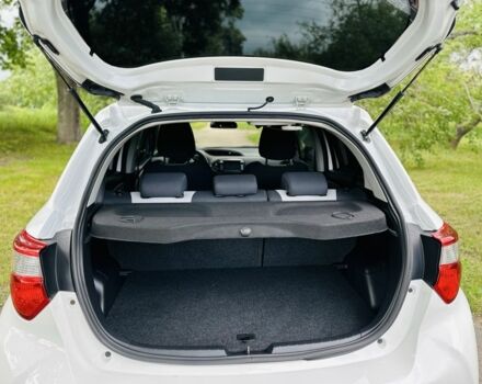 Белый Тойота Ярис, объемом двигателя 1.5 л и пробегом 37 тыс. км за 14900 $, фото 14 на Automoto.ua