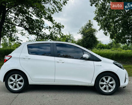 Тойота Яріс 2020 у Ромнах на Automoto.ua Білий Тойота Яріс, об'ємом двигуна 1.5 л та пробігом 37 тис. км за 15500 $, фото 5 на Automoto.ua