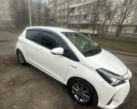 Белый Тойота Ярис, объемом двигателя 1.49 л и пробегом 72 тыс. км за 16000 $, фото 2 на Automoto.ua