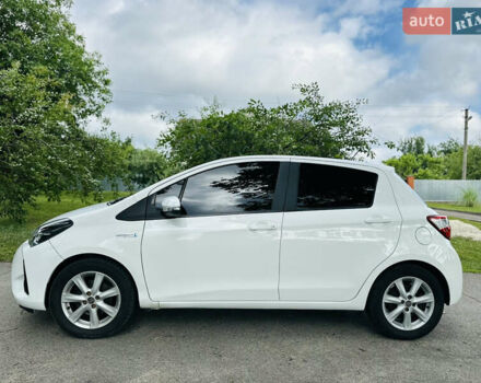 Тойота Яріс 2020 у Ромнах на Automoto.ua Білий Тойота Яріс, об'ємом двигуна 1.5 л та пробігом 37 тис. км за 15500 $, фото 4 на Automoto.ua