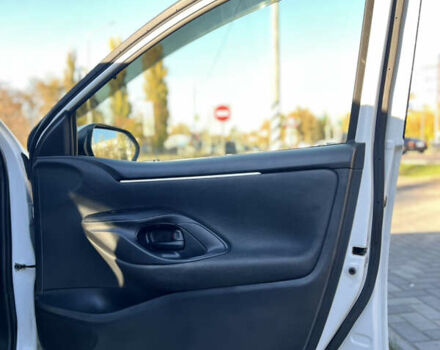 Білий Тойота Яріс, об'ємом двигуна 1.49 л та пробігом 39 тис. км за 17999 $, фото 22 на Automoto.ua