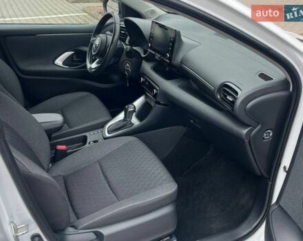 Белый Тойота Ярис, объемом двигателя 1.49 л и пробегом 64 тыс. км за 18300 $, фото 5 на Automoto.ua