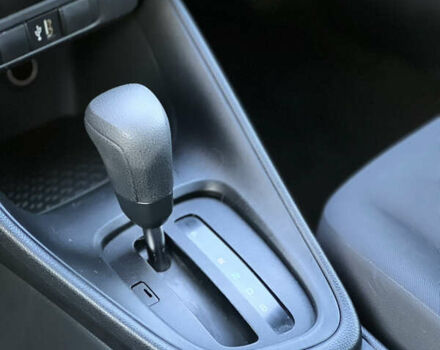 Білий Тойота Яріс, об'ємом двигуна 1.49 л та пробігом 39 тис. км за 17999 $, фото 16 на Automoto.ua