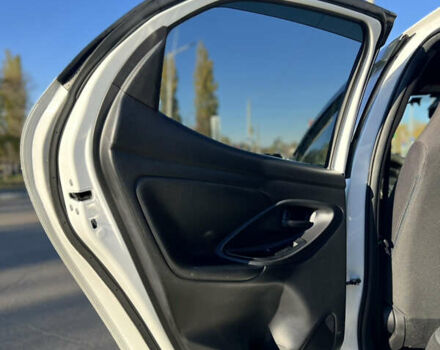 Білий Тойота Яріс, об'ємом двигуна 1.49 л та пробігом 39 тис. км за 17999 $, фото 26 на Automoto.ua