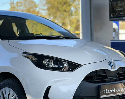 Білий Тойота Яріс, об'ємом двигуна 1.49 л та пробігом 39 тис. км за 17999 $, фото 3 на Automoto.ua