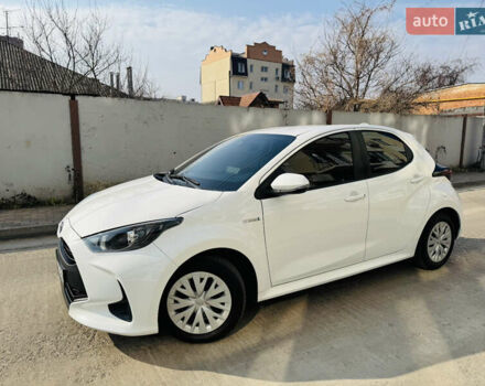 Белый Тойота Ярис, объемом двигателя 1.5 л и пробегом 11 тыс. км за 18500 $, фото 3 на Automoto.ua