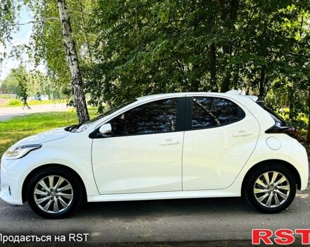 Білий Тойота Яріс, об'ємом двигуна 1.5 л та пробігом 1000 тис. км за 22500 $, фото 1 на Automoto.ua