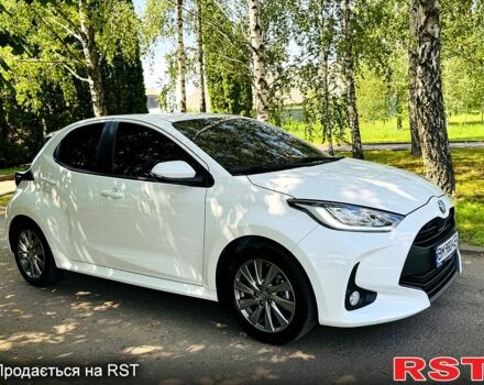 Білий Тойота Яріс, об'ємом двигуна 1.5 л та пробігом 1000 тис. км за 22500 $, фото 2 на Automoto.ua
