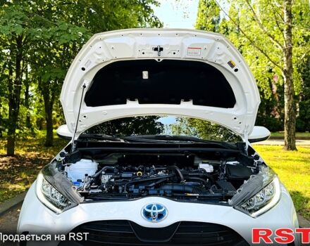 Білий Тойота Яріс, об'ємом двигуна 1.5 л та пробігом 1000 тис. км за 22500 $, фото 4 на Automoto.ua
