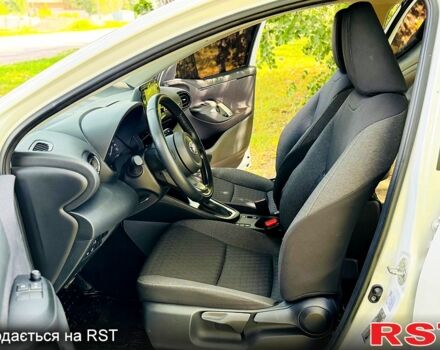 Білий Тойота Яріс, об'ємом двигуна 1.5 л та пробігом 1000 тис. км за 22500 $, фото 5 на Automoto.ua