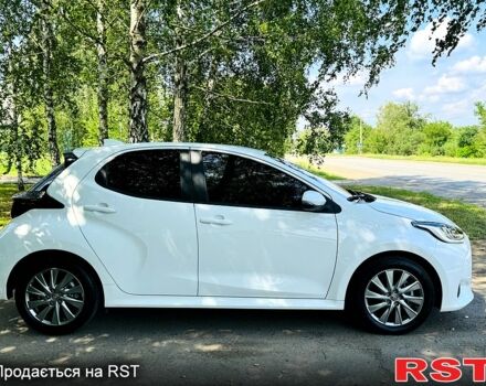 Білий Тойота Яріс, об'ємом двигуна 1.5 л та пробігом 1000 тис. км за 22500 $, фото 3 на Automoto.ua