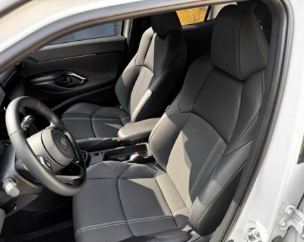 Тойота Яріс 2024 у Полтаві на Automoto.ua Білий Тойота Яріс, об'ємом двигуна 1.5 л та пробігом 8 тис. км за 33850 $, фото 4 на Automoto.ua