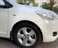 Белый Тойота Ярис, объемом двигателя 1.3 л и пробегом 187 тыс. км за 6500 $, фото 1 на Automoto.ua