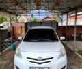 Белый Тойота Ярис, объемом двигателя 1.3 л и пробегом 120 тыс. км за 6500 $, фото 1 на Automoto.ua
