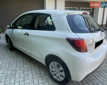 Белый Тойота Ярис, объемом двигателя 1.36 л и пробегом 86 тыс. км за 8300 $, фото 16 на Automoto.ua
