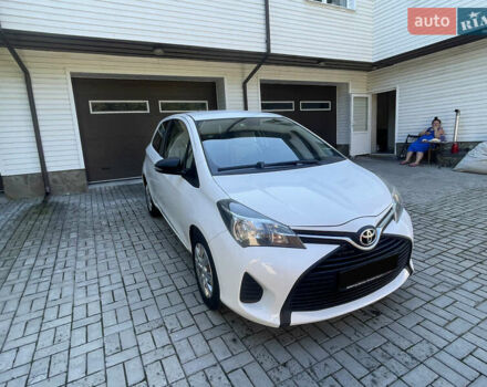 Белый Тойота Ярис, объемом двигателя 1.36 л и пробегом 86 тыс. км за 8300 $, фото 4 на Automoto.ua