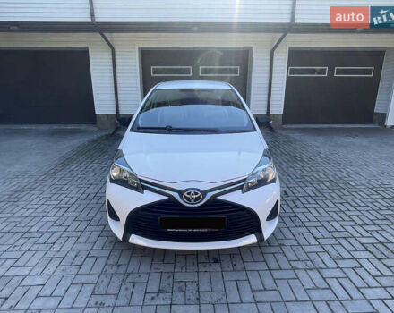 Белый Тойота Ярис, объемом двигателя 1.36 л и пробегом 86 тыс. км за 8300 $, фото 1 на Automoto.ua