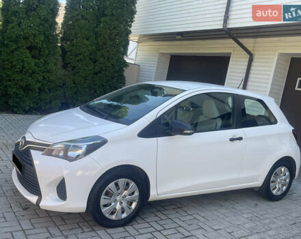 Белый Тойота Ярис, объемом двигателя 1.36 л и пробегом 86 тыс. км за 8300 $, фото 6 на Automoto.ua