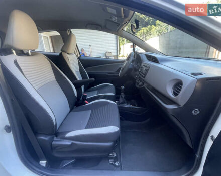 Белый Тойота Ярис, объемом двигателя 1.36 л и пробегом 86 тыс. км за 8300 $, фото 30 на Automoto.ua