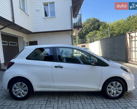 Белый Тойота Ярис, объемом двигателя 1.36 л и пробегом 86 тыс. км за 8300 $, фото 13 на Automoto.ua