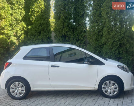 Белый Тойота Ярис, объемом двигателя 1.36 л и пробегом 86 тыс. км за 8300 $, фото 25 на Automoto.ua