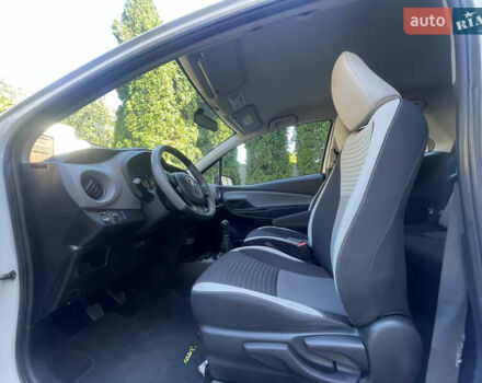 Белый Тойота Ярис, объемом двигателя 1.36 л и пробегом 86 тыс. км за 8300 $, фото 29 на Automoto.ua