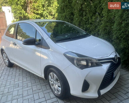 Белый Тойота Ярис, объемом двигателя 1.36 л и пробегом 86 тыс. км за 8300 $, фото 26 на Automoto.ua