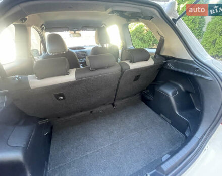 Белый Тойота Ярис, объемом двигателя 1.36 л и пробегом 86 тыс. км за 8300 $, фото 39 на Automoto.ua