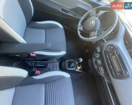 Белый Тойота Ярис, объемом двигателя 1.36 л и пробегом 86 тыс. км за 8300 $, фото 37 на Automoto.ua