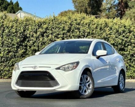 Белый Тойота Ярис, объемом двигателя 1.5 л и пробегом 48 тыс. км за 2500 $, фото 2 на Automoto.ua