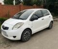 Белый Тойота Ярис, объемом двигателя 1 л и пробегом 205 тыс. км за 2900 $, фото 1 на Automoto.ua