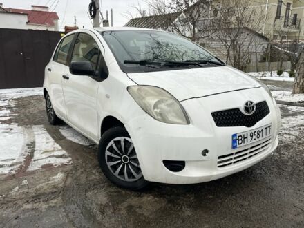 Білий Тойота Яріс, об'ємом двигуна 1 л та пробігом 200 тис. км за 3500 $, фото 1 на Automoto.ua