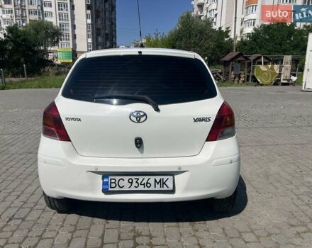 Белый Тойота Ярис, объемом двигателя 1.4 л и пробегом 236 тыс. км за 6800 $, фото 1 на Automoto.ua