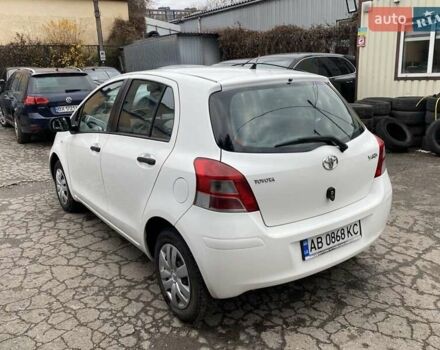 Білий Тойота Яріс, об'ємом двигуна 1 л та пробігом 214 тис. км за 4800 $, фото 1 на Automoto.ua
