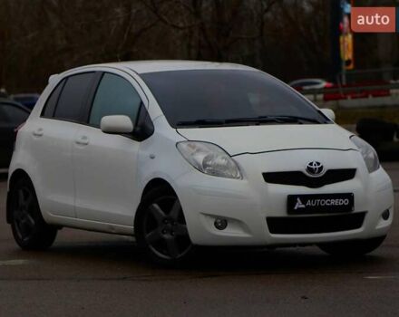 Белый Тойота Ярис, объемом двигателя 1.33 л и пробегом 178 тыс. км за 6100 $, фото 1 на Automoto.ua