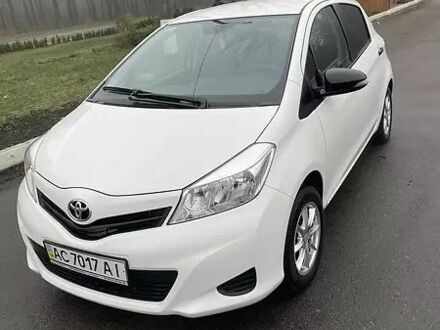 Белый Тойота Ярис, объемом двигателя 1 л и пробегом 102 тыс. км за 7000 $, фото 1 на Automoto.ua