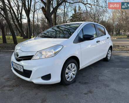 Белый Тойота Ярис, объемом двигателя 1 л и пробегом 249 тыс. км за 5600 $, фото 1 на Automoto.ua