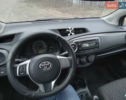 Белый Тойота Ярис, объемом двигателя 1 л и пробегом 136 тыс. км за 5700 $, фото 1 на Automoto.ua