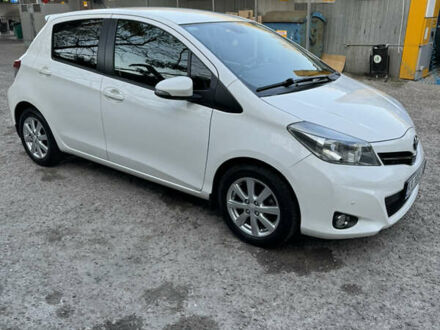 Тойота Яріс 2012 у Києві на Automoto.ua Білий Тойота Яріс, об'ємом двигуна 1.3 л та пробігом 96 тис. км за 11000 $, фото 1 на Automoto.ua