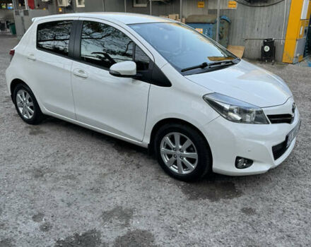 Тойота Ярис 2012 в Киеве на Automoto.ua Белый Тойота Ярис, объемом двигателя 1.3 л и пробегом 96 тыс. км за 11000 $, фото 1 на Automoto.ua