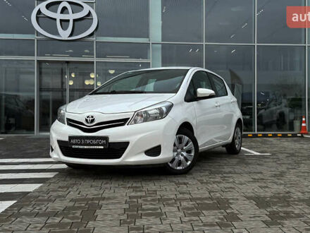 Белый Тойота Ярис, объемом двигателя 1.3 л и пробегом 69 тыс. км за 9600 $, фото 1 на Automoto.ua